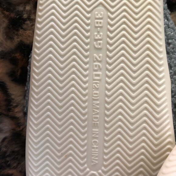 Cute Girl Frenchie French Bulldog Cushioned Fleece Slippers Gray Women's Sz 9-10 - Picture 5 of 6